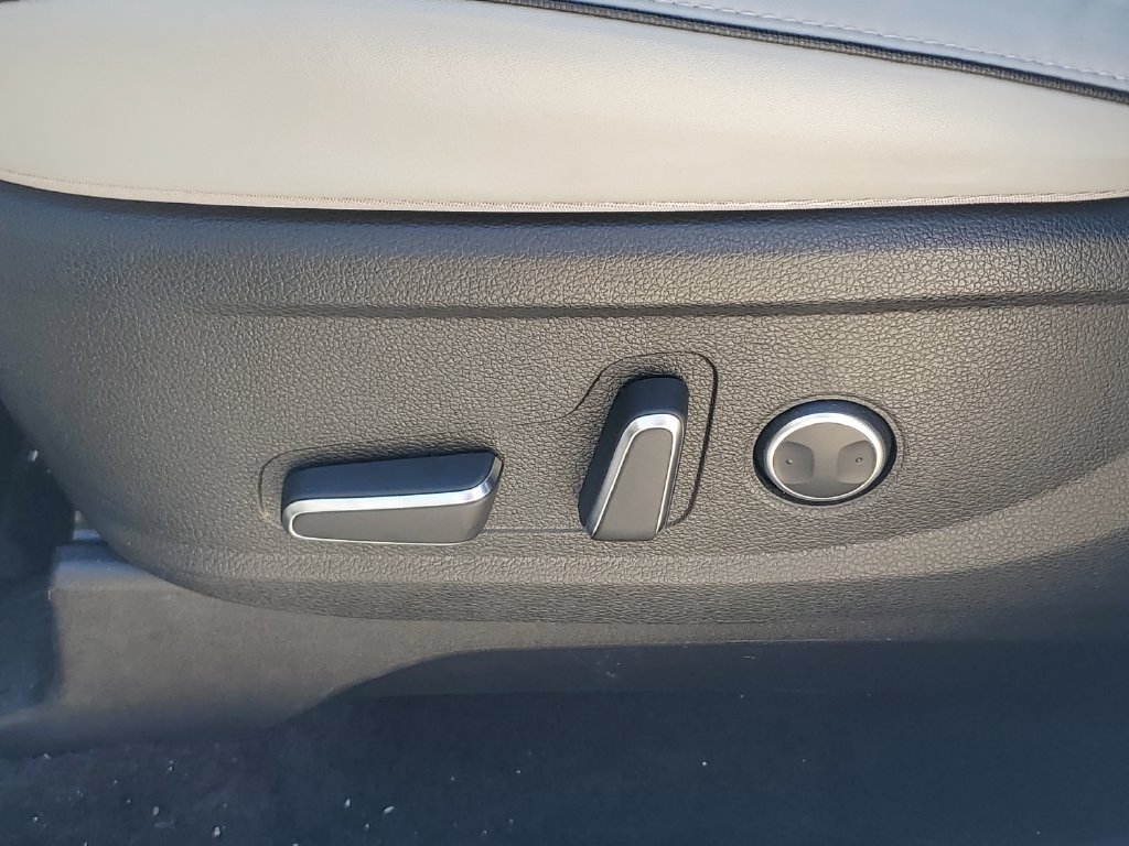Used 2025 Hyundai Palisade SEL FWD image 16
