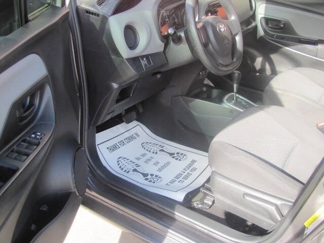 Used 2015 Toyota Yaris L FWD image 9