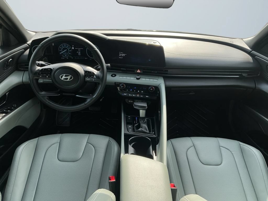Used 2025 Hyundai Elantra Limited FWD image 11