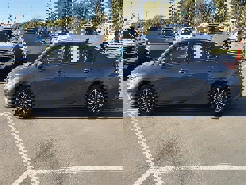 Used 2024 Kia Forte LXS image 3