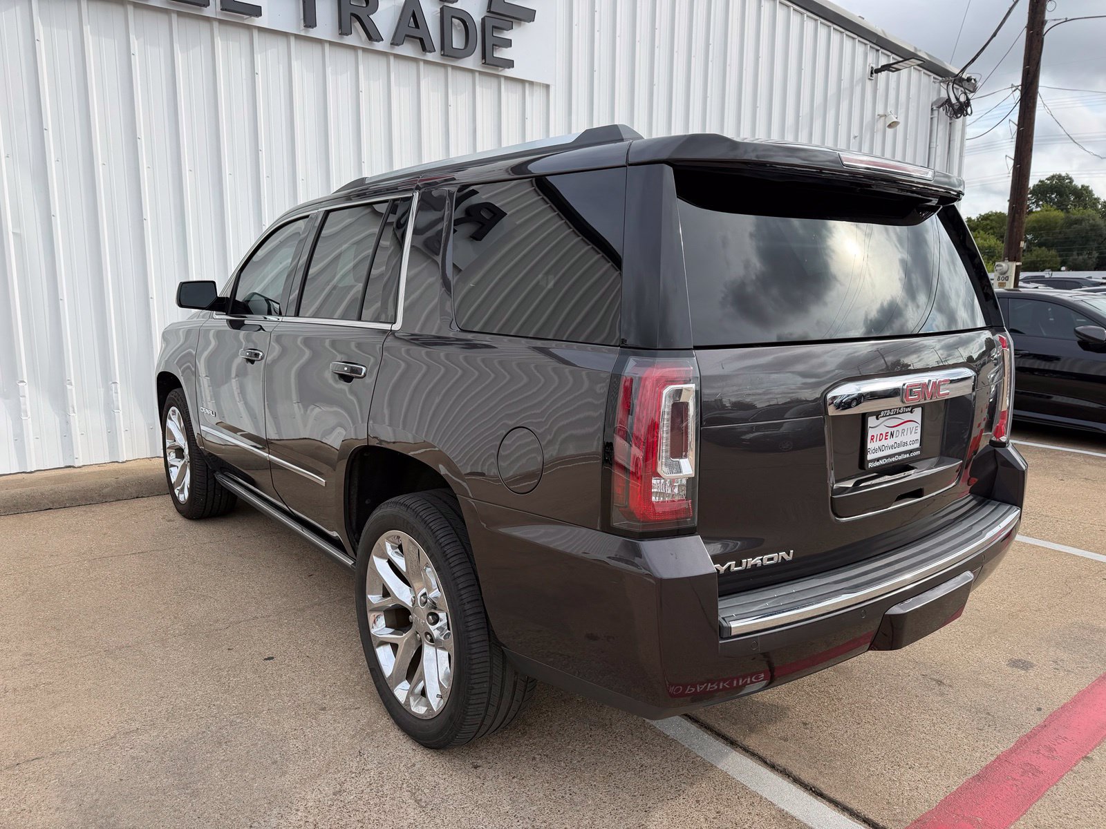 Used 2018 GMC Yukon Denali w/ Open Road Package RWD image 4