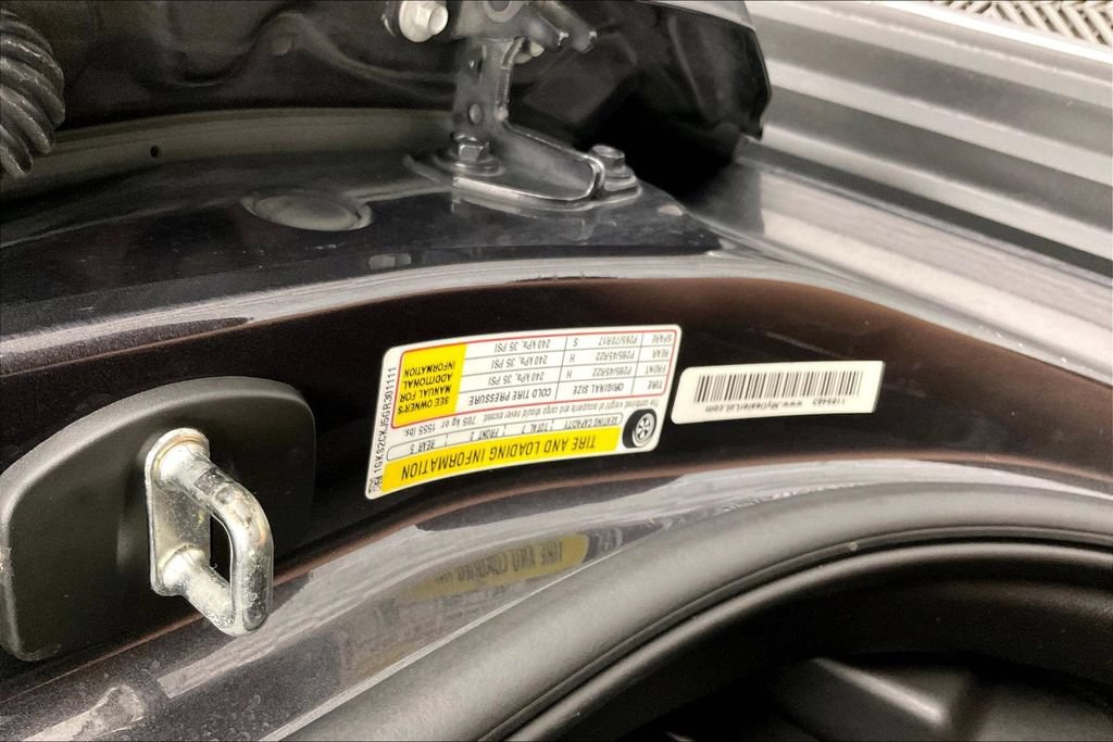 Used 2016 GMC Yukon Denali w/ Open Road Package AWD/4WD image 31