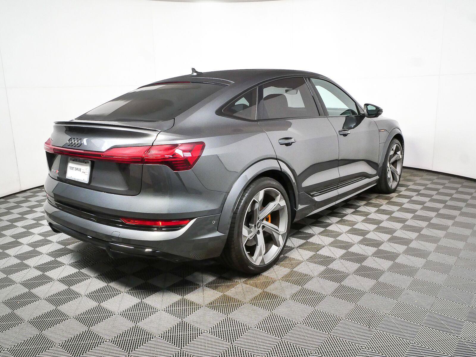 Used 2023 Audi e-tron S Prestige w/ Prestige Package AWD/4WD image 3