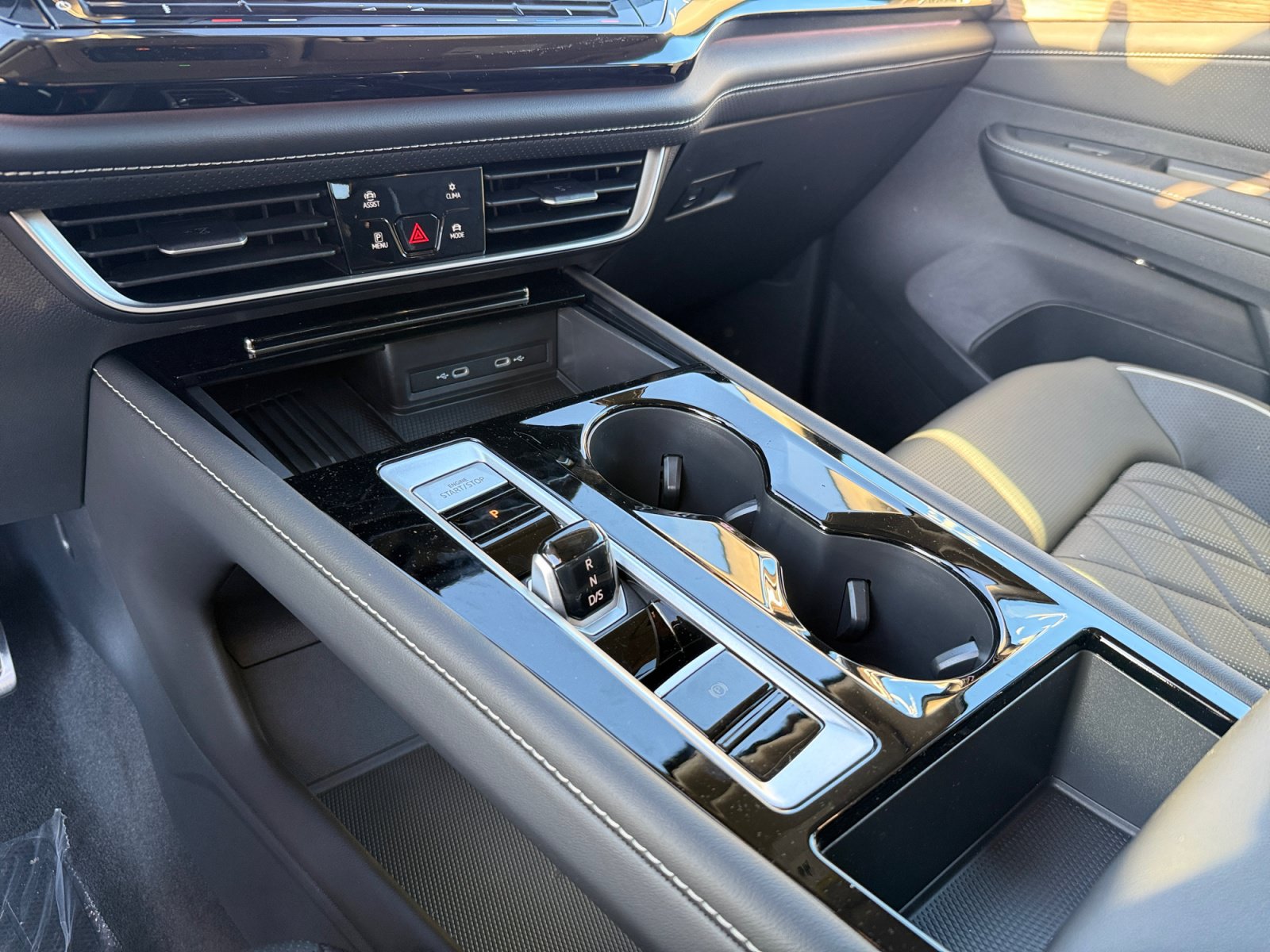 New 2025 Volkswagen Atlas SEL Premium R-Line AWD/4WD image 13