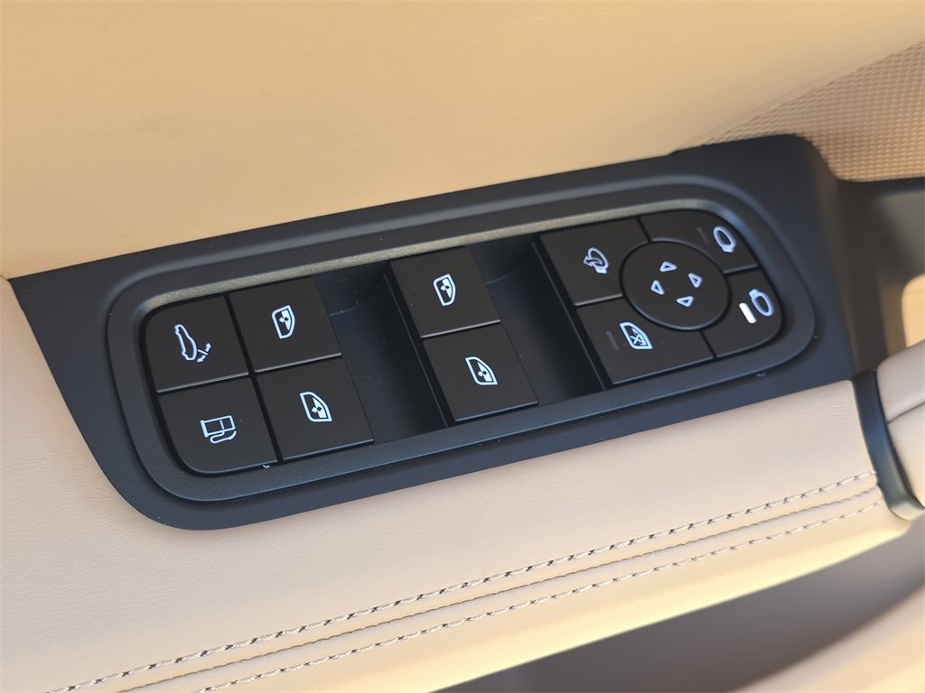 New 2026 Porsche Cayenne S image 25