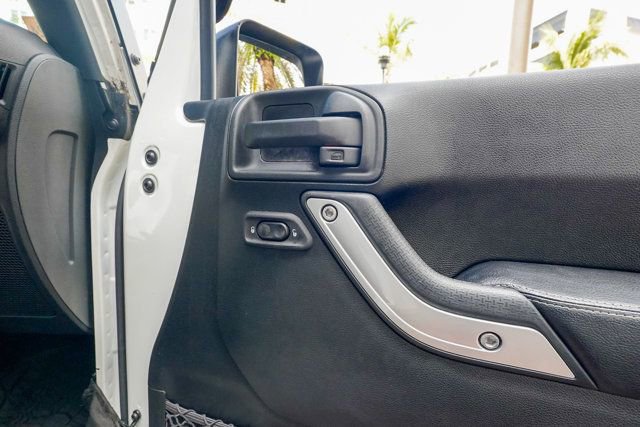Used 2016 Jeep Wrangler Unlimited Rubicon AWD/4WD image 79
