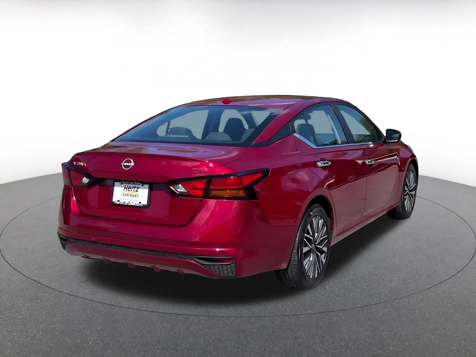 Used 2025 Nissan Altima 2.5 SV FWD image 14