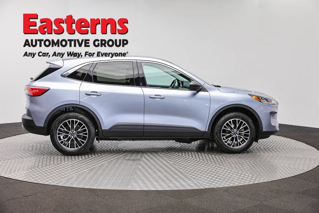 Used 2022 Ford Escape SE w/ Convenience Package FWD image 4