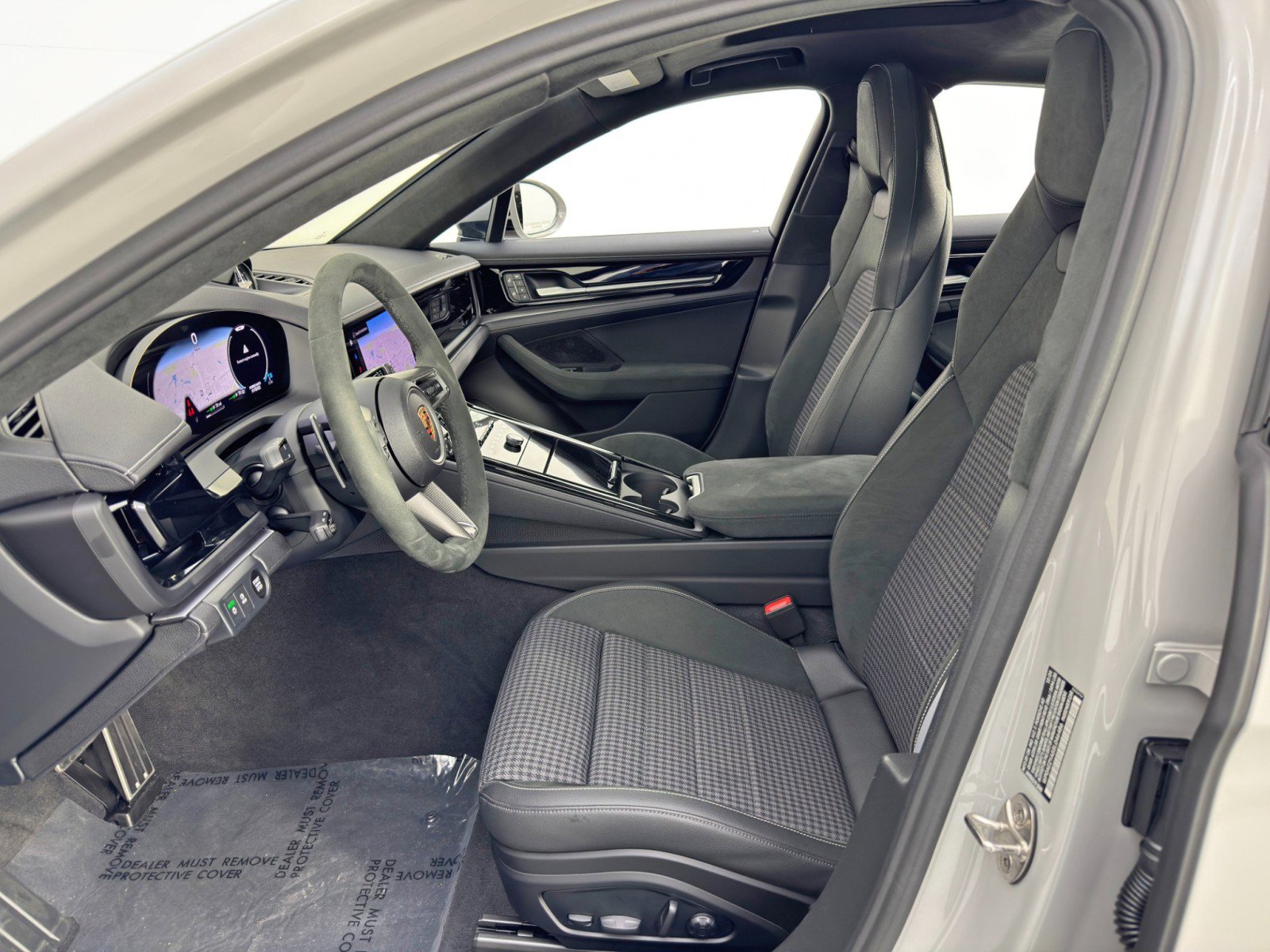 Used 2025 Porsche Panamera 4 w/ Premium Package image 17