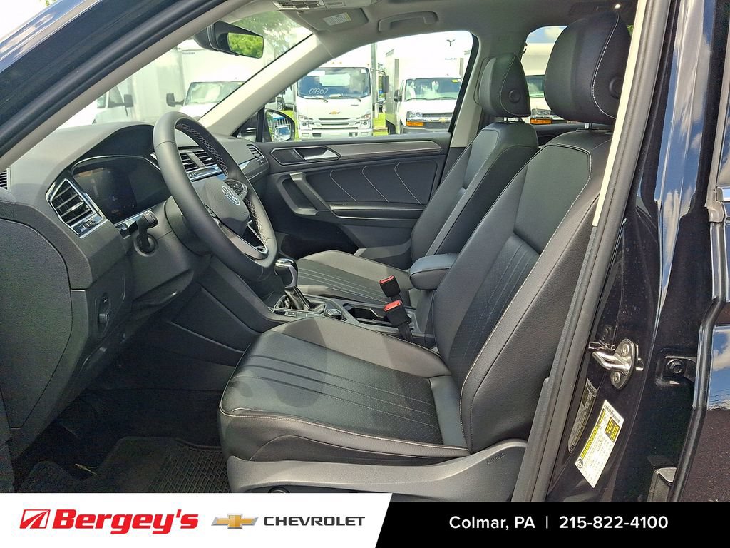 Used 2022 Volkswagen Tiguan SE AWD/4WD image 16