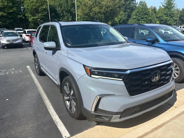 Used 2025 Honda Pilot Touring image 5