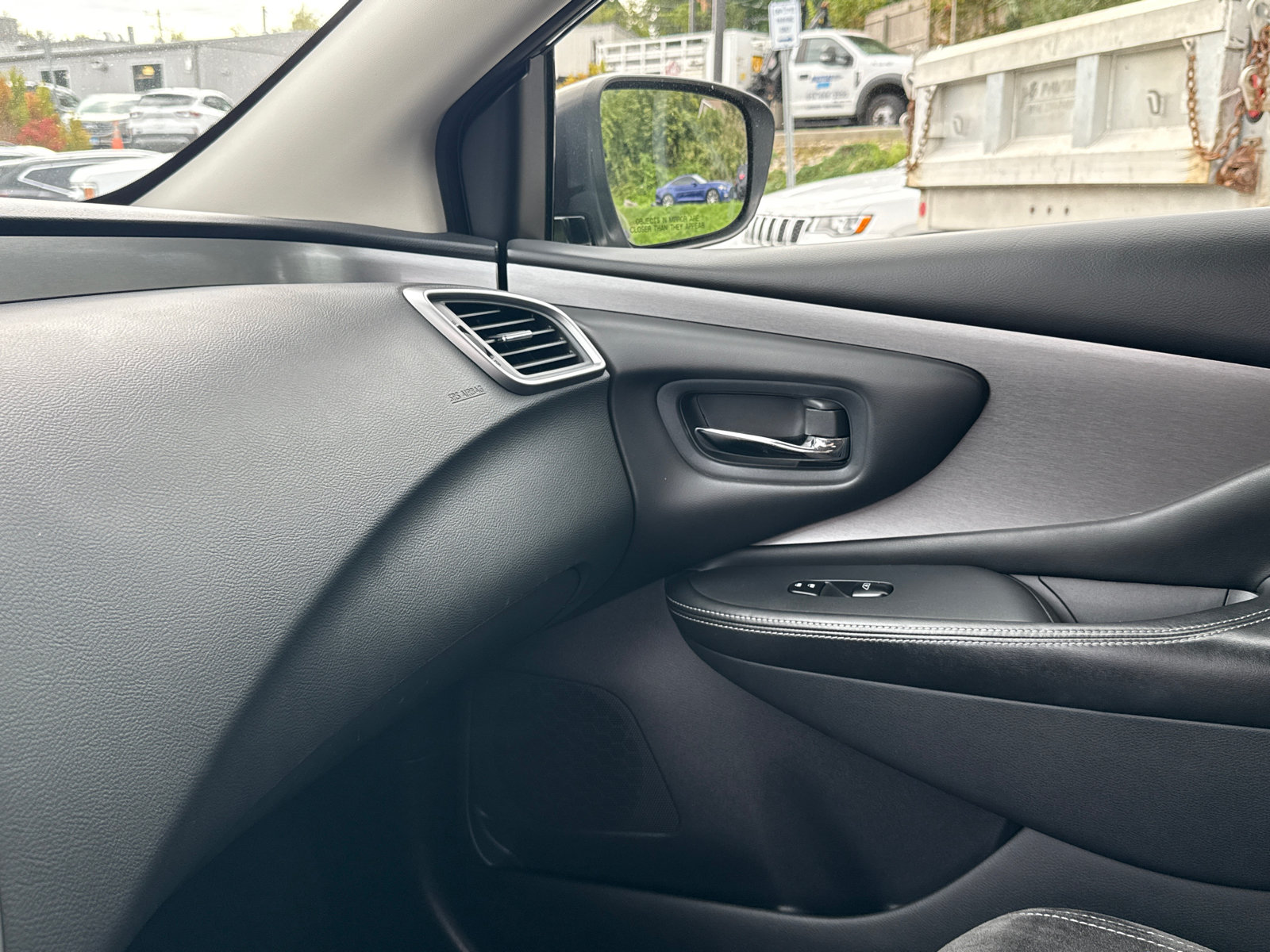 Used 2019 Nissan Murano S AWD/4WD image 18