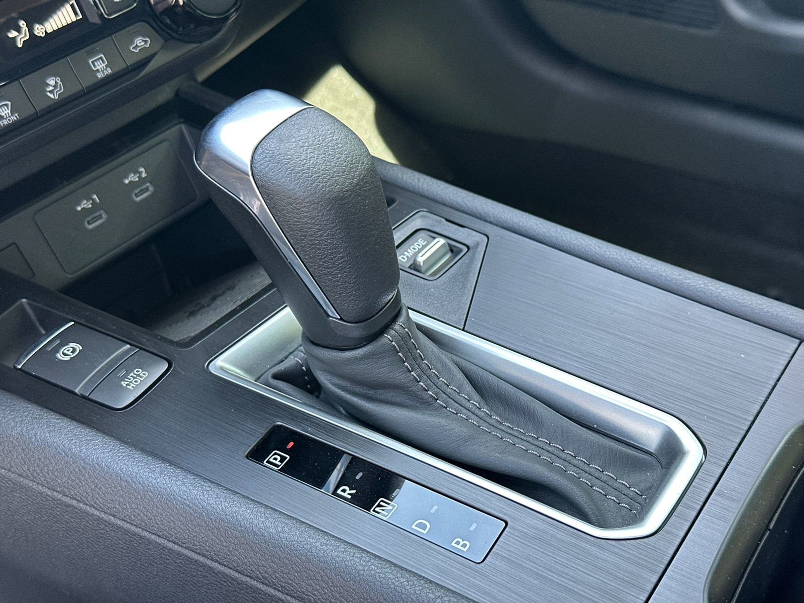 New 2026 Nissan Kicks SV w/ Charging Package FWD image 28