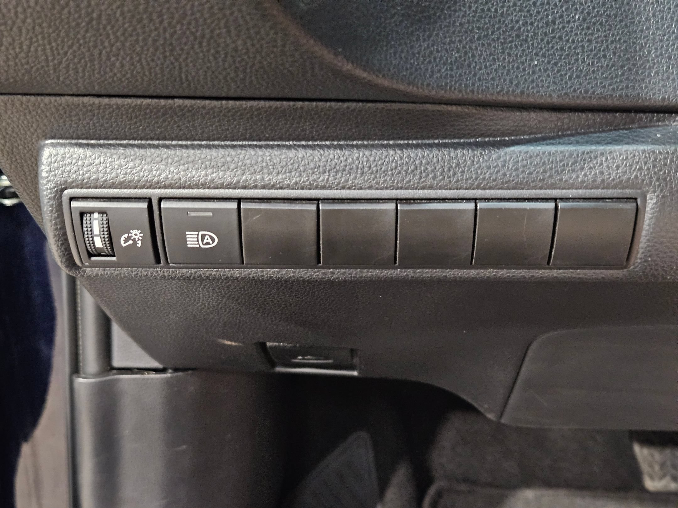 Used 2025 Toyota Corolla SE FWD image 24