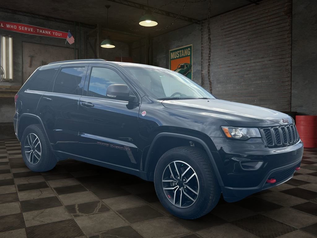 Used 2020 Jeep Grand Cherokee Trailhawk image 2