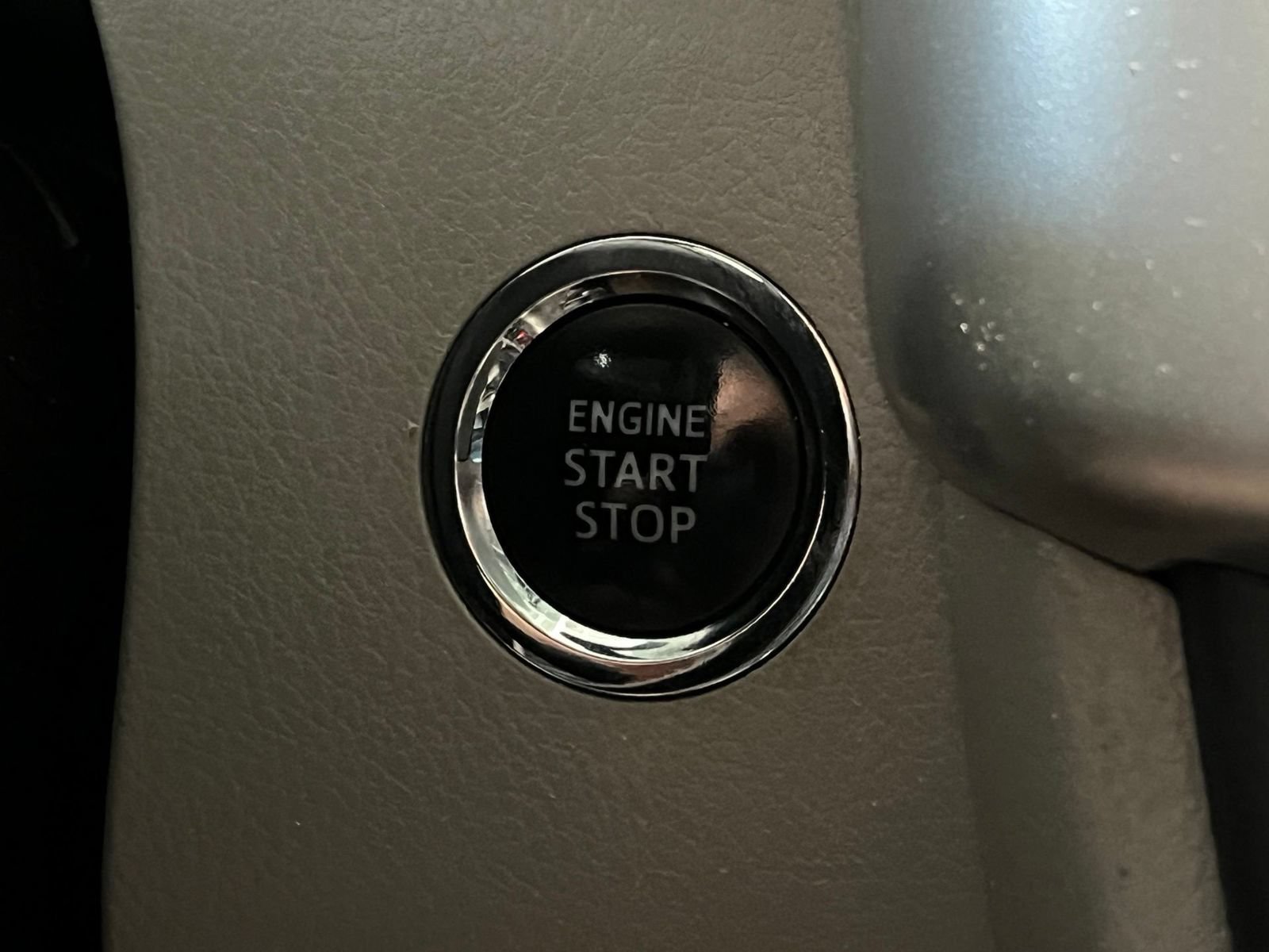 Used 2016 Toyota Highlander XLE FWD image 27
