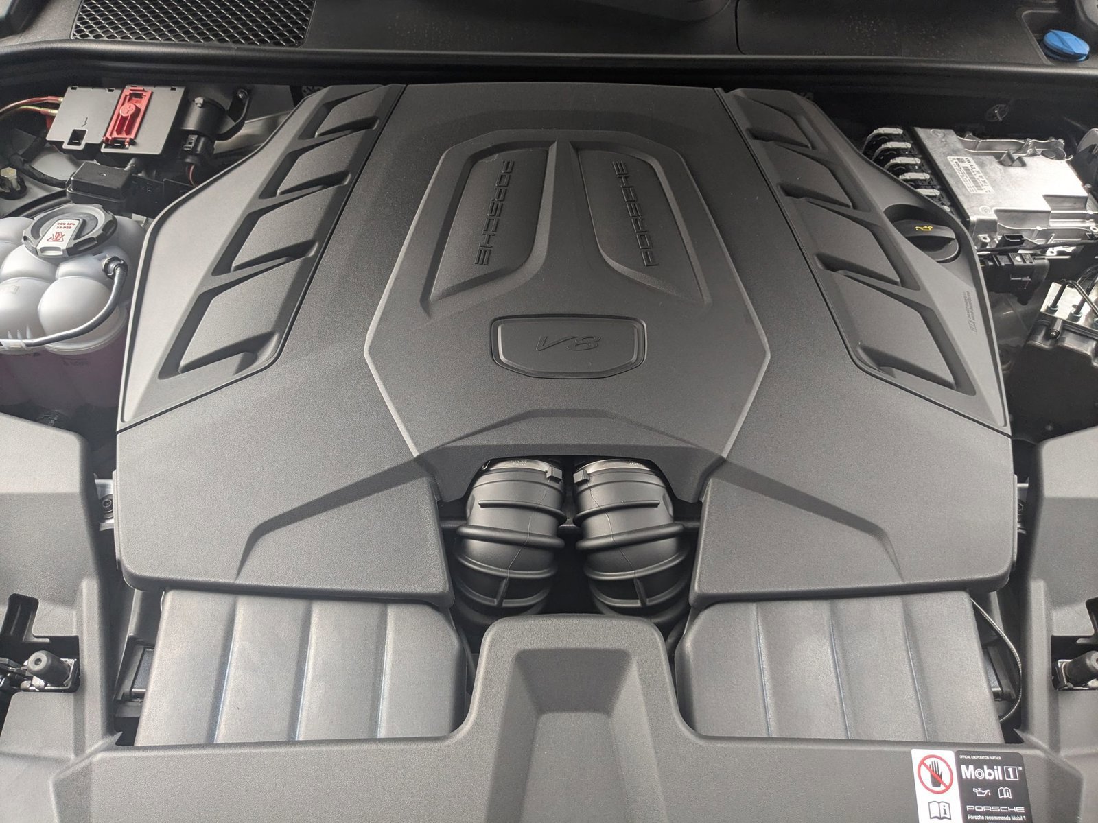 Used 2025 Porsche Cayenne S image 28