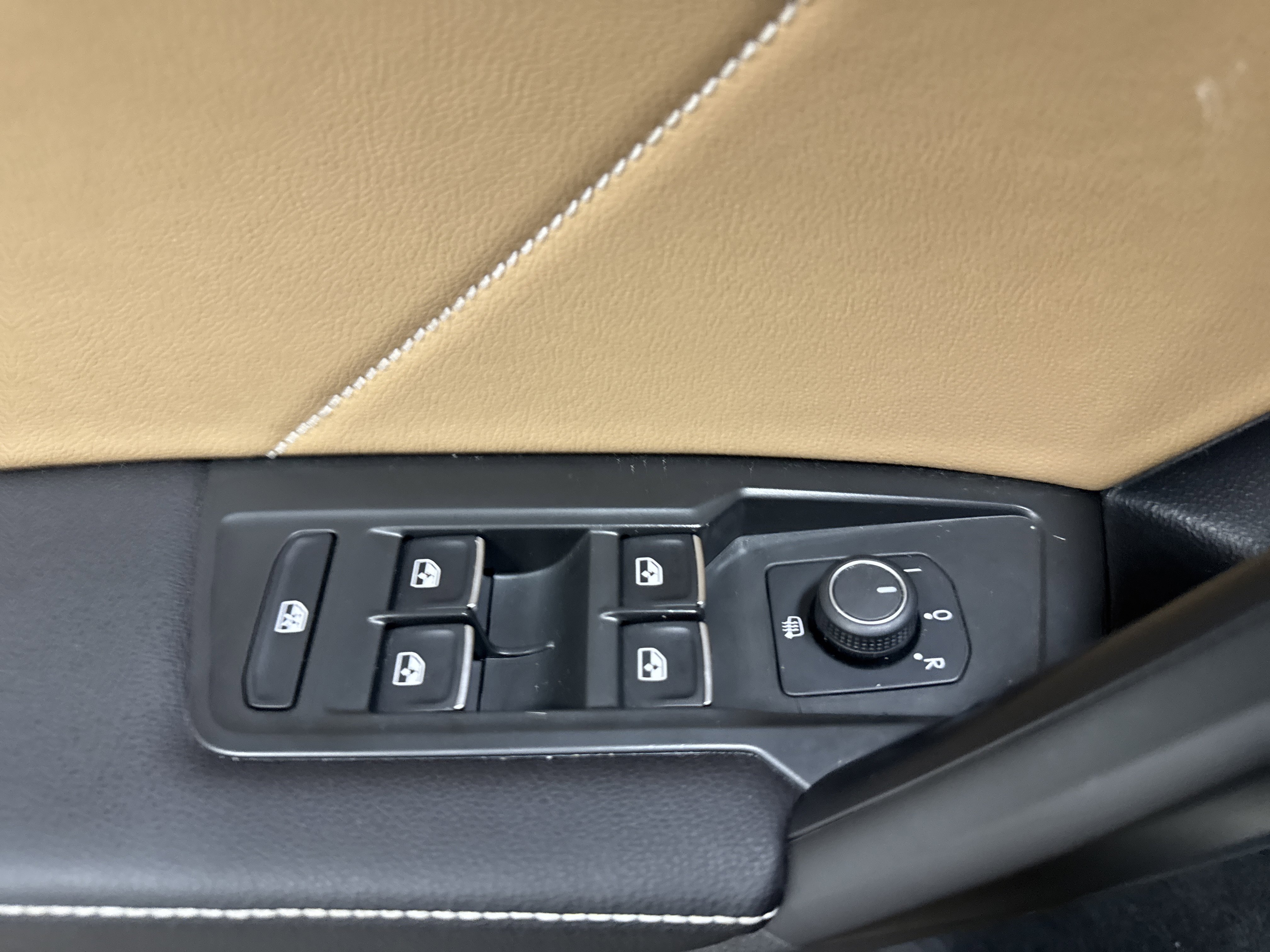 Certified 2024 Volkswagen Tiguan SE R-Line AWD/4WD image 28