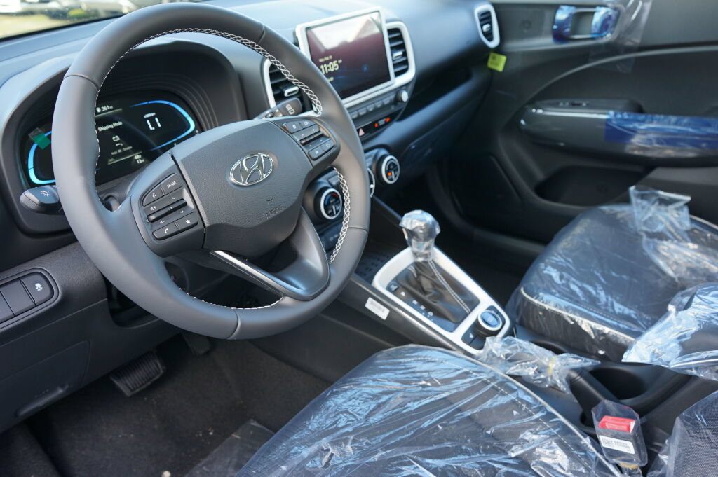 New 2025 Hyundai Venue Limited FWD image 9