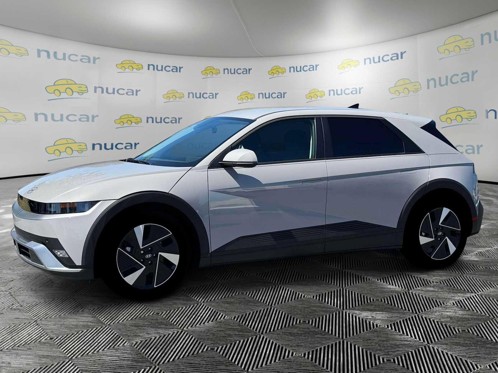 New 2025 Hyundai Ioniq 5 SE image 3