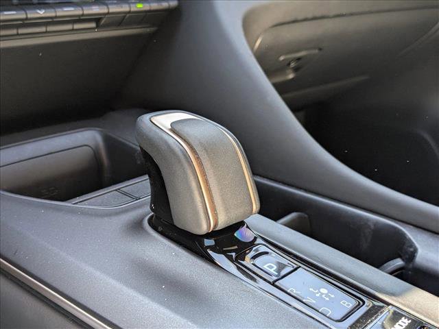 Used 2023 Toyota Crown Limited image 17