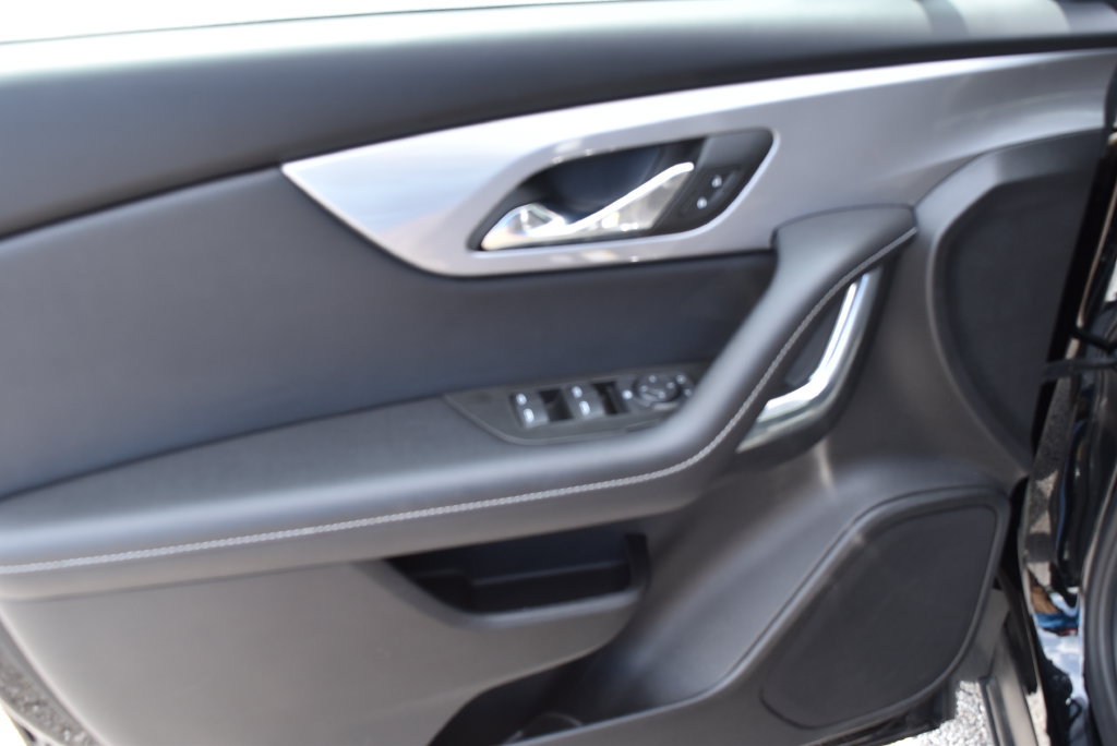 Used 2025 Chevrolet Blazer LT FWD image 8