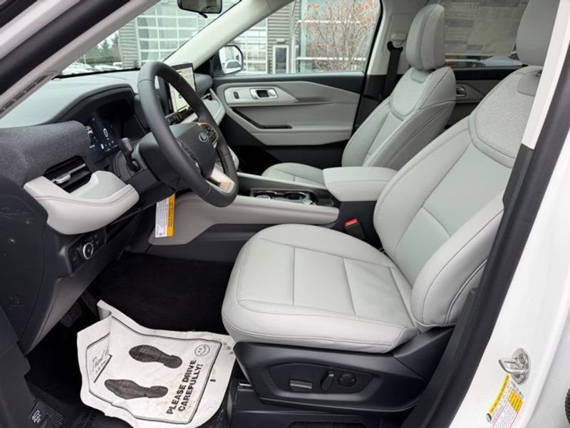New 2026 Ford Explorer Active image 19
