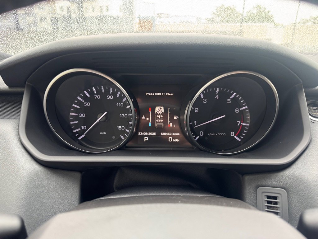 Used 2015 Land Rover Range Rover Sport SE image 14