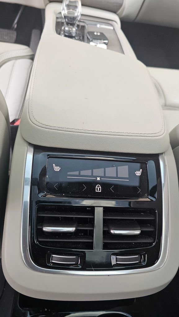 Used 2023 Volvo XC90 B6 Ultimate AWD/4WD image 8