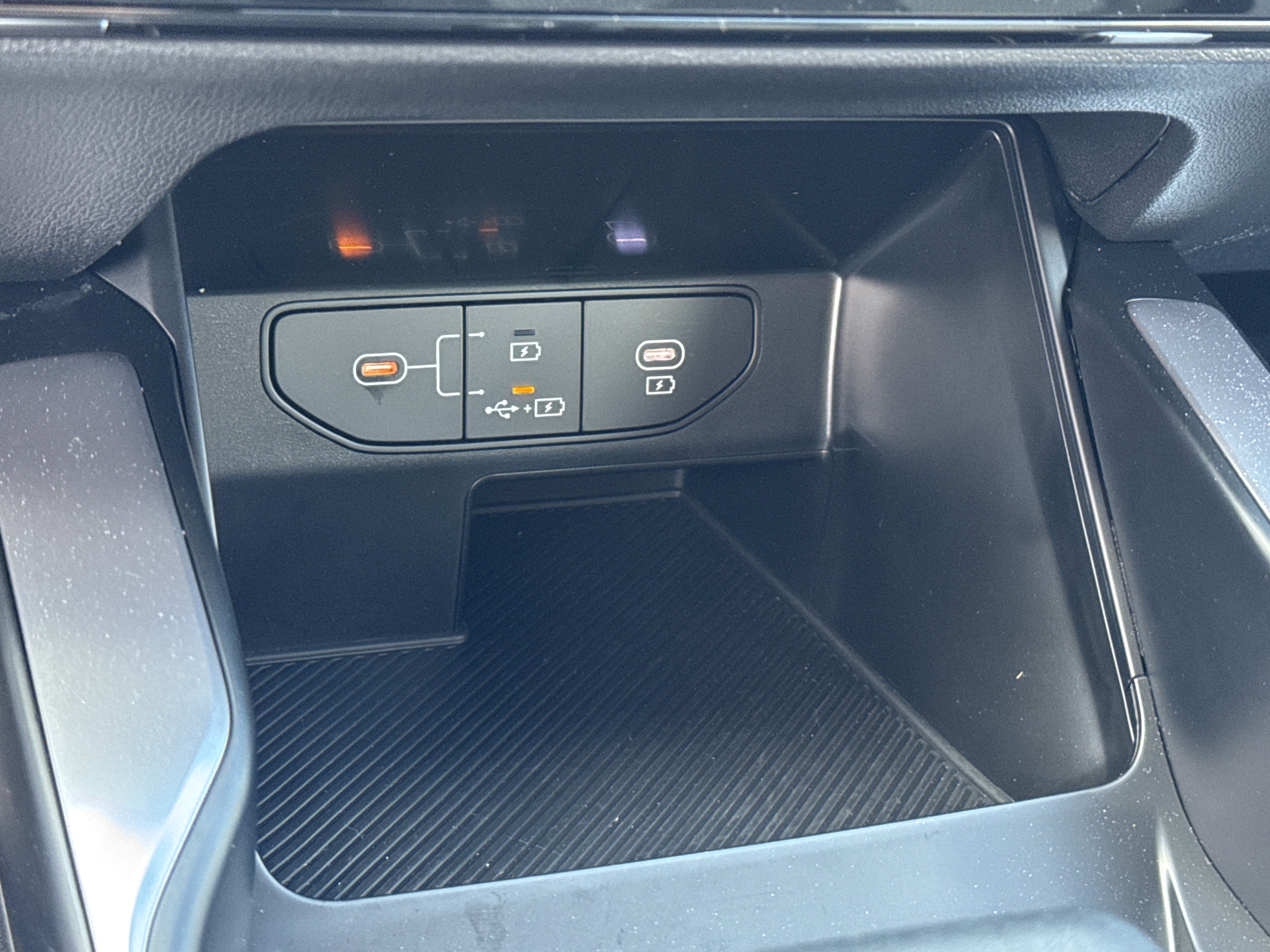 Certified 2025 Kia Sorento LX image 32