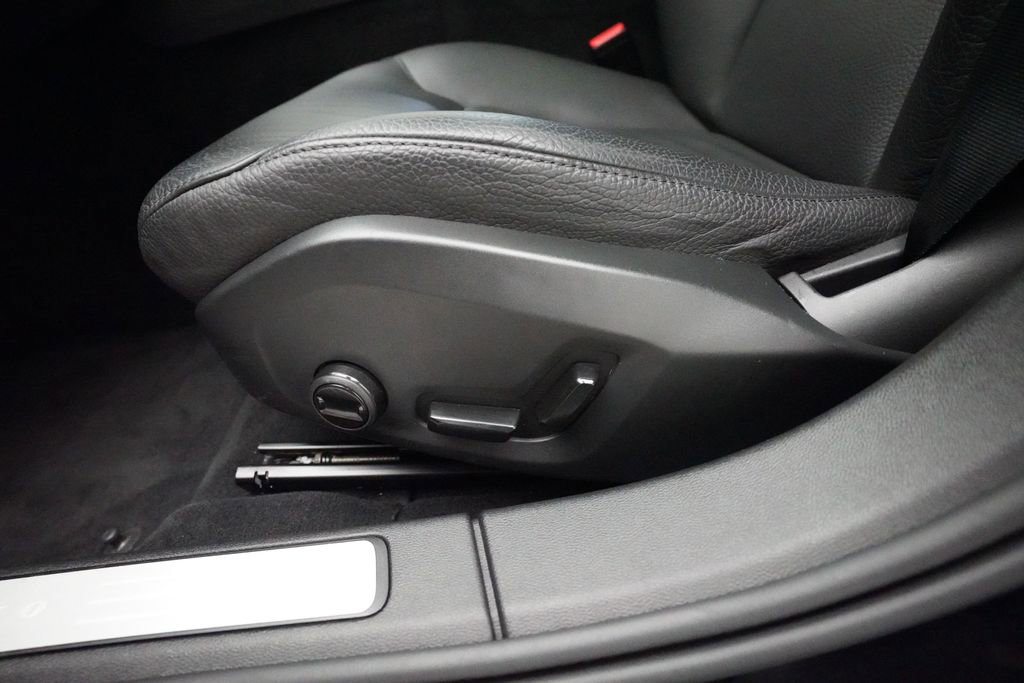Used 2025 Volvo V60 B5 Cross Country Plus image 29