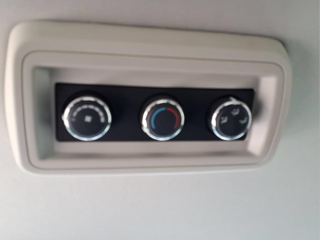 Used 2018 Dodge Grand Caravan SE w/ UConnect Hands-Free Group FWD image 17