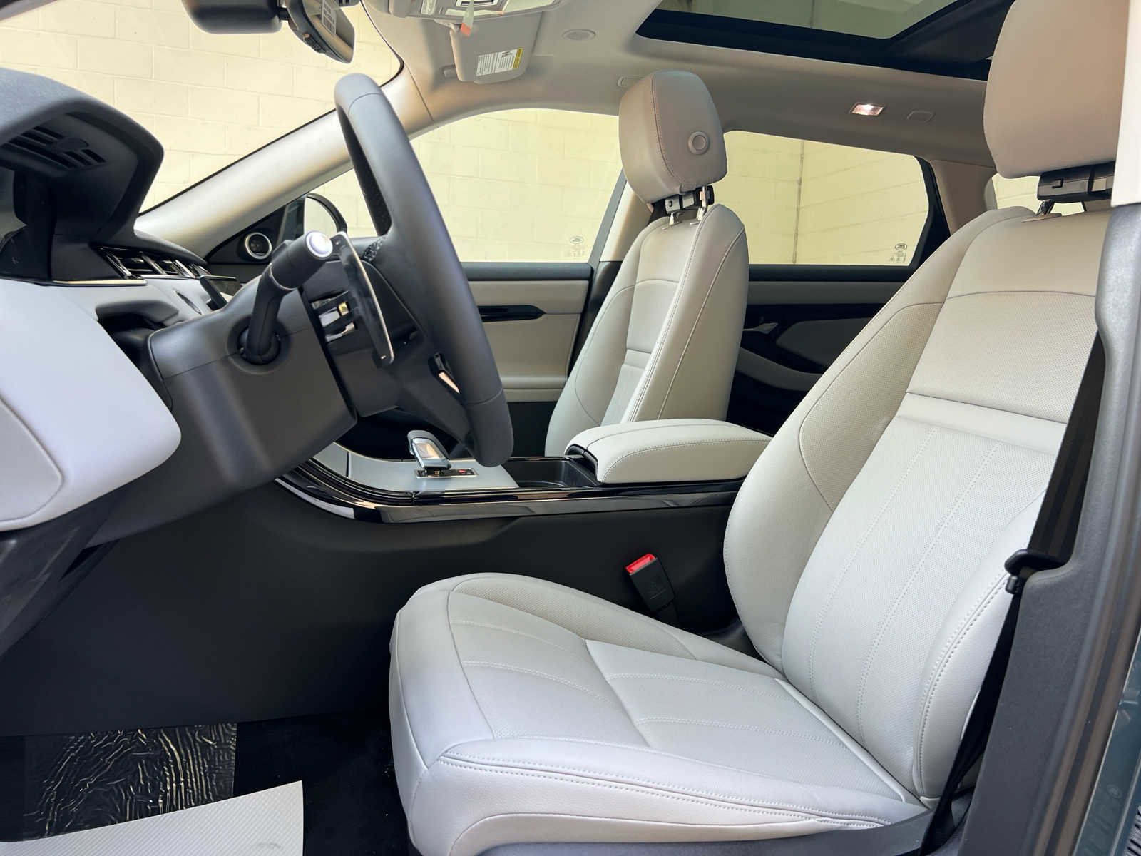 Certified 2025 Land Rover Range Rover Evoque S image 13