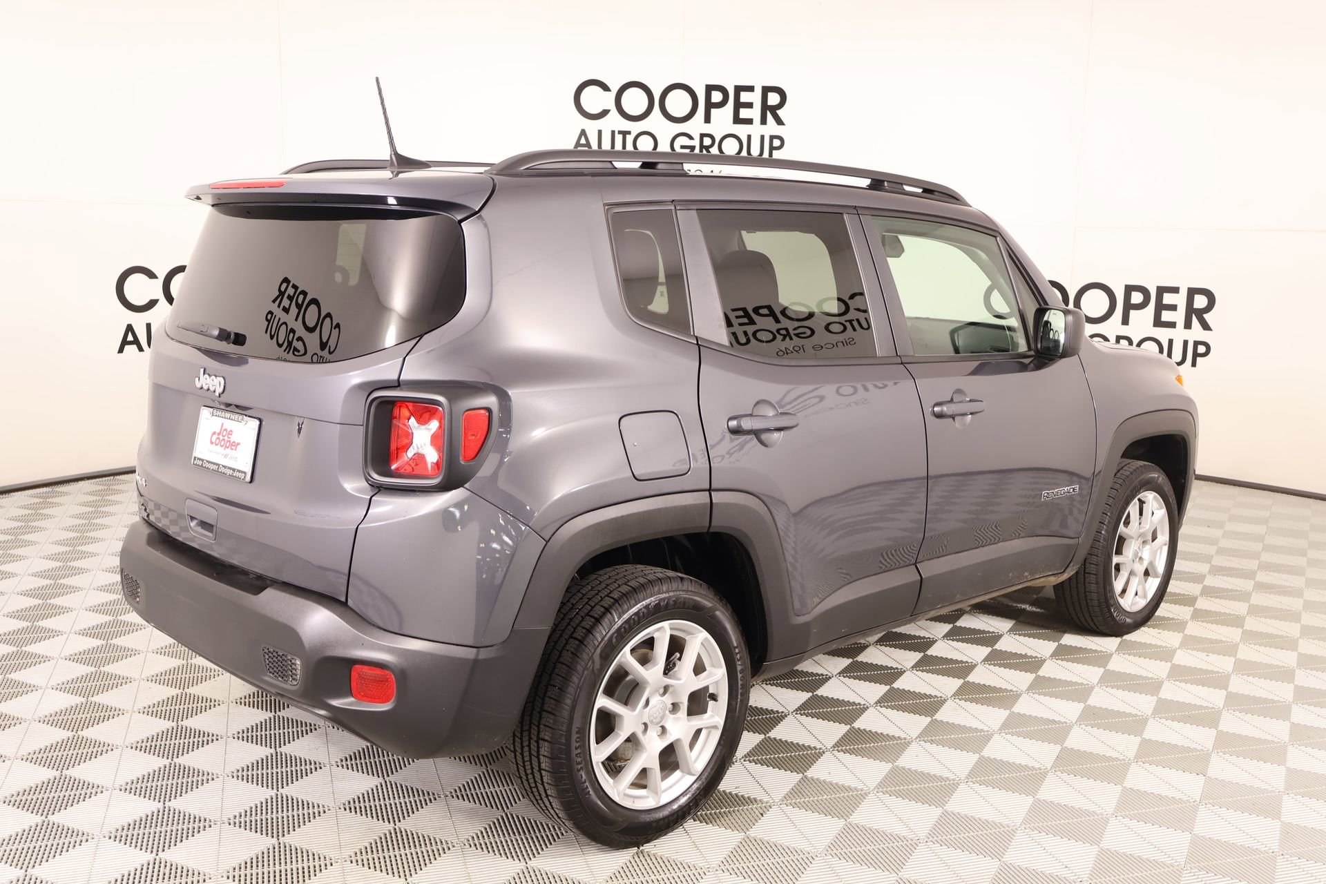 Used 2023 Jeep Renegade Latitude w/ Sun/Sound Group AWD/4WD image 22