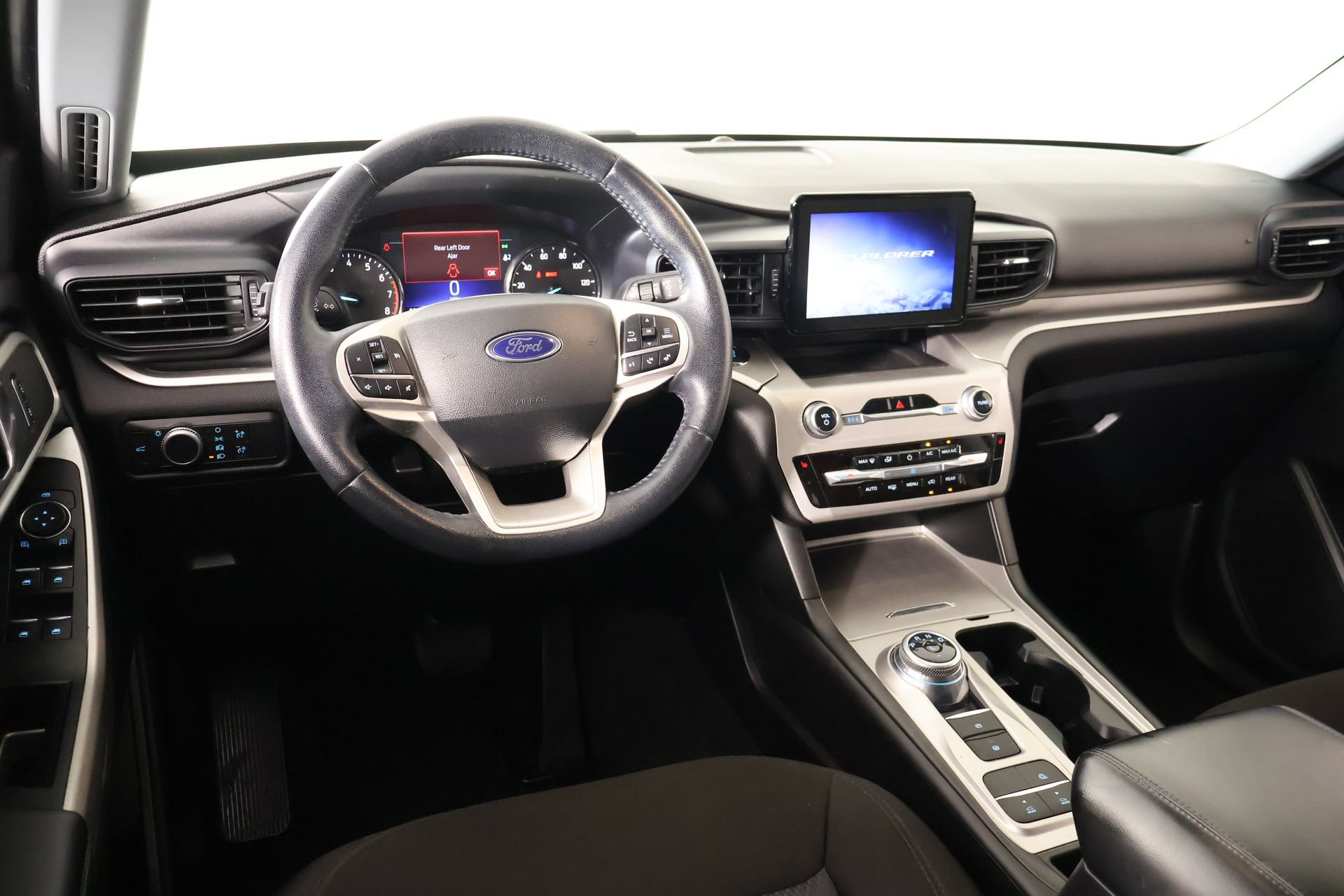 Used 2022 Ford Explorer XLT RWD image 2