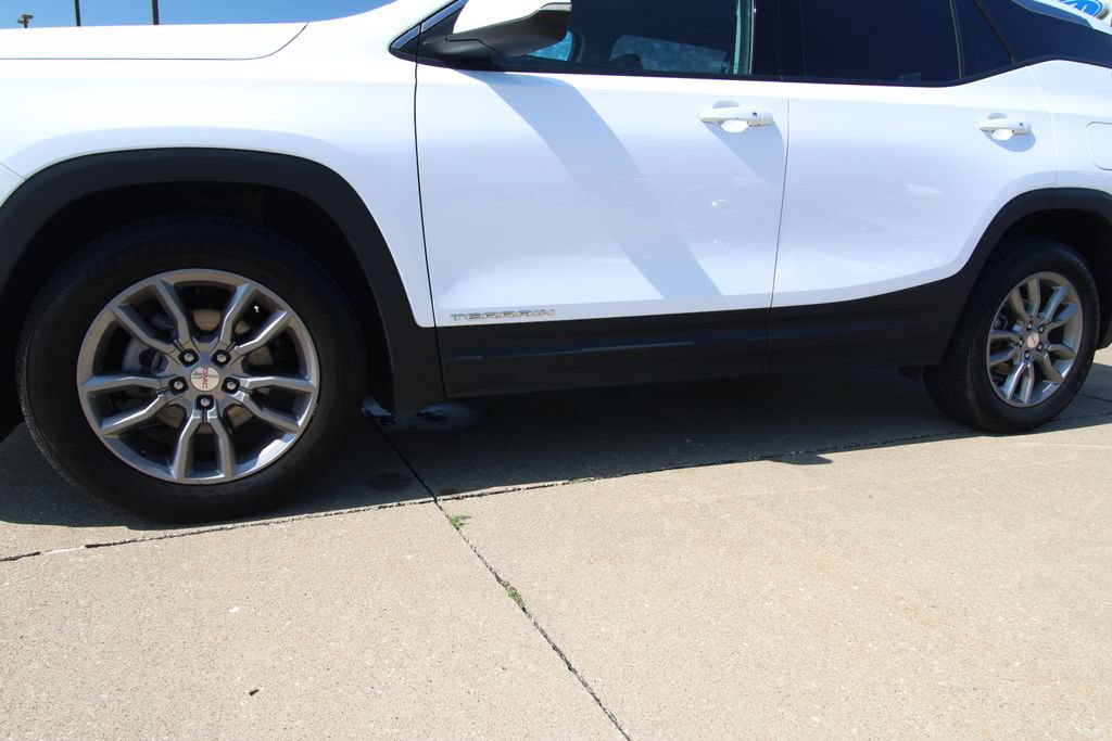Used 2024 GMC Terrain SLT AWD/4WD image 9