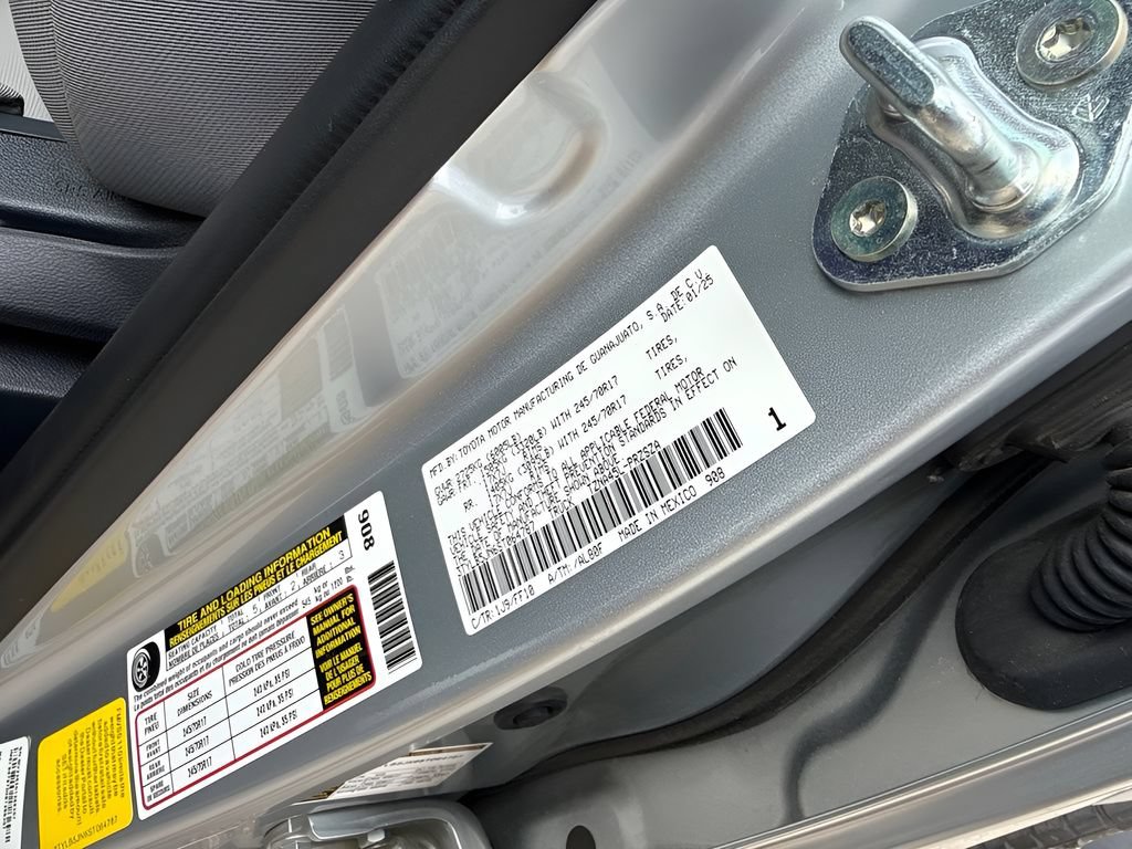 Used 2025 Toyota Tacoma SR5 AWD/4WD image 36