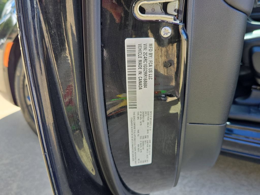 Used 2024 Chrysler Pacifica Limited w/ Uconnect Theater Family Group FWD image 35