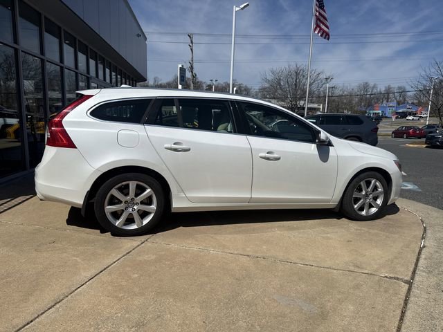 Used 2016 Volvo V60 T5 Platinum image 2