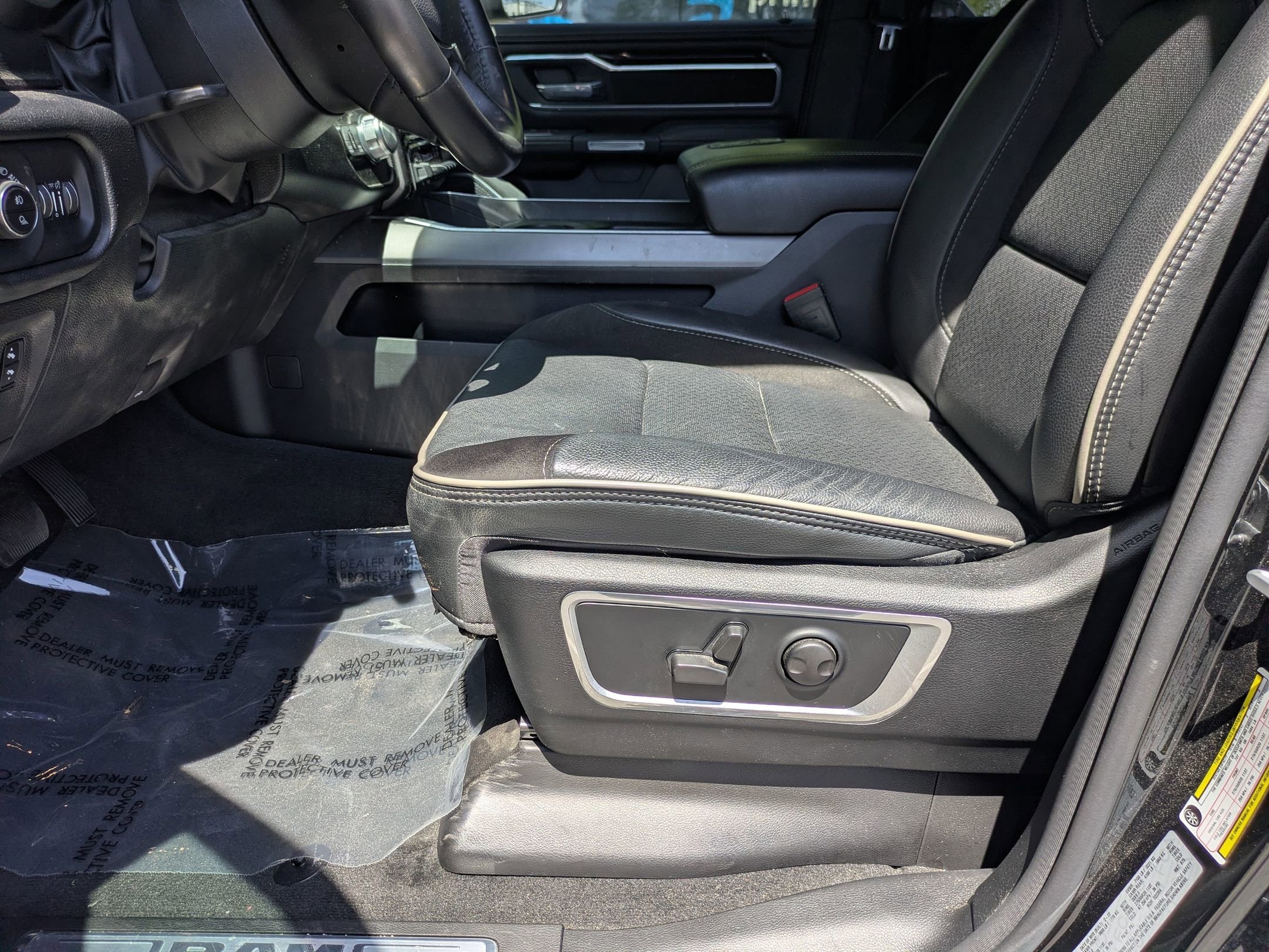 Used 2022 RAM 1500 Laramie w/ Sport Appearance Package AWD/4WD image 12