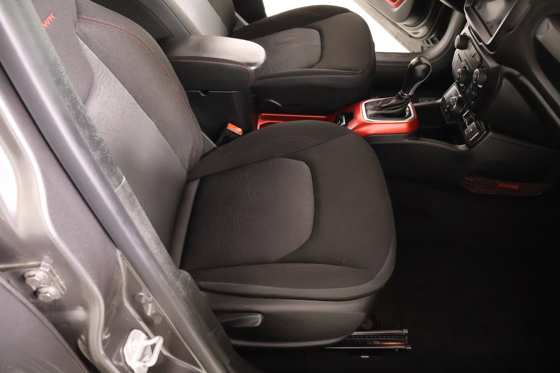Used 2019 Jeep Renegade Trailhawk w/ UConnect 8.4 Nav Group AWD/4WD image 13