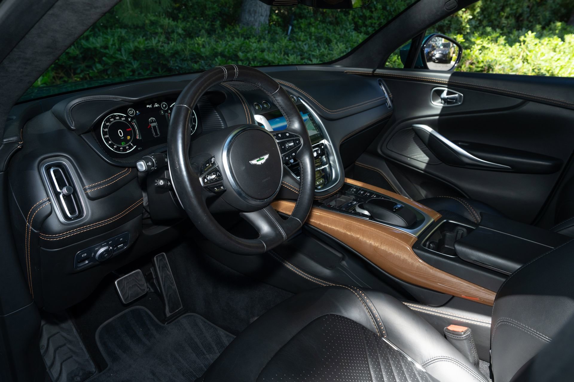 Used 2021 Aston Martin DBX AWD/4WD image 13