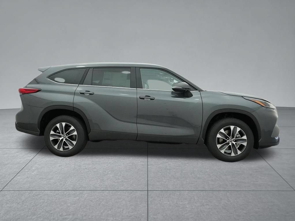 Used 2023 Toyota Highlander XLE FWD image 31