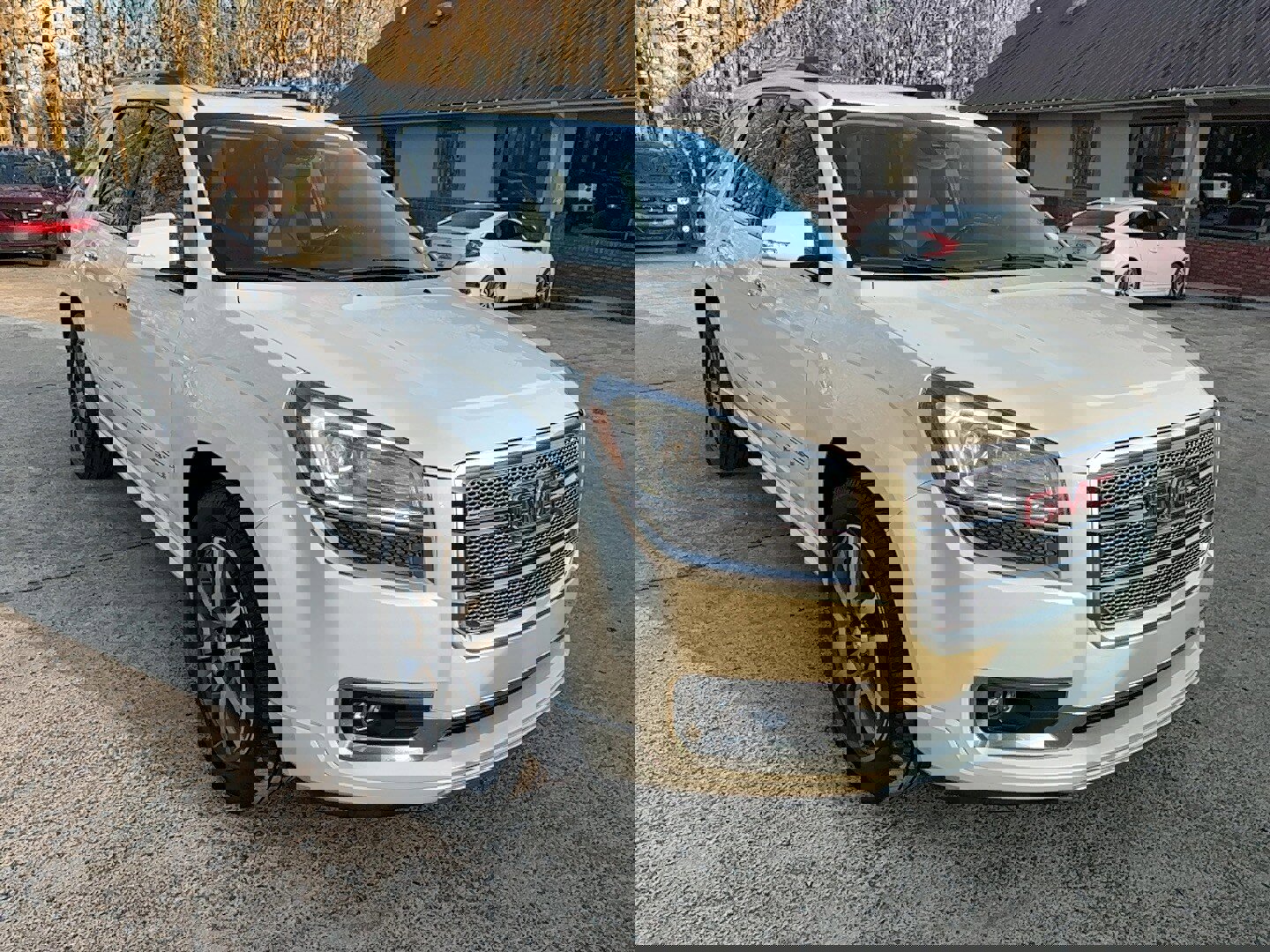 Used 2015 GMC Acadia Denali image 3