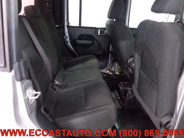 Used 2021 Jeep Gladiator Willys AWD/4WD image 11