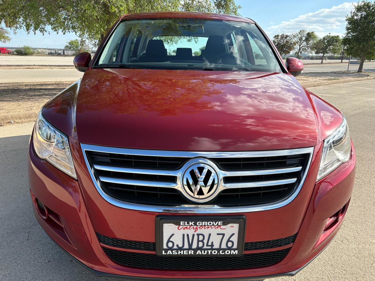 Used 2010 Volkswagen Tiguan S FWD image 3