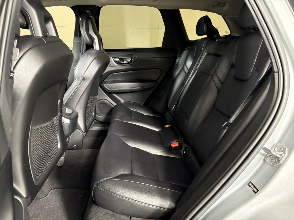 Used 2018 Volvo XC60 T6 Momentum w/ Vision Package image 36