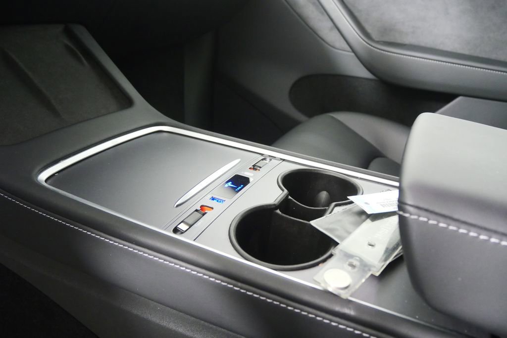 Used 2023 Tesla Model Y Long Range image 24