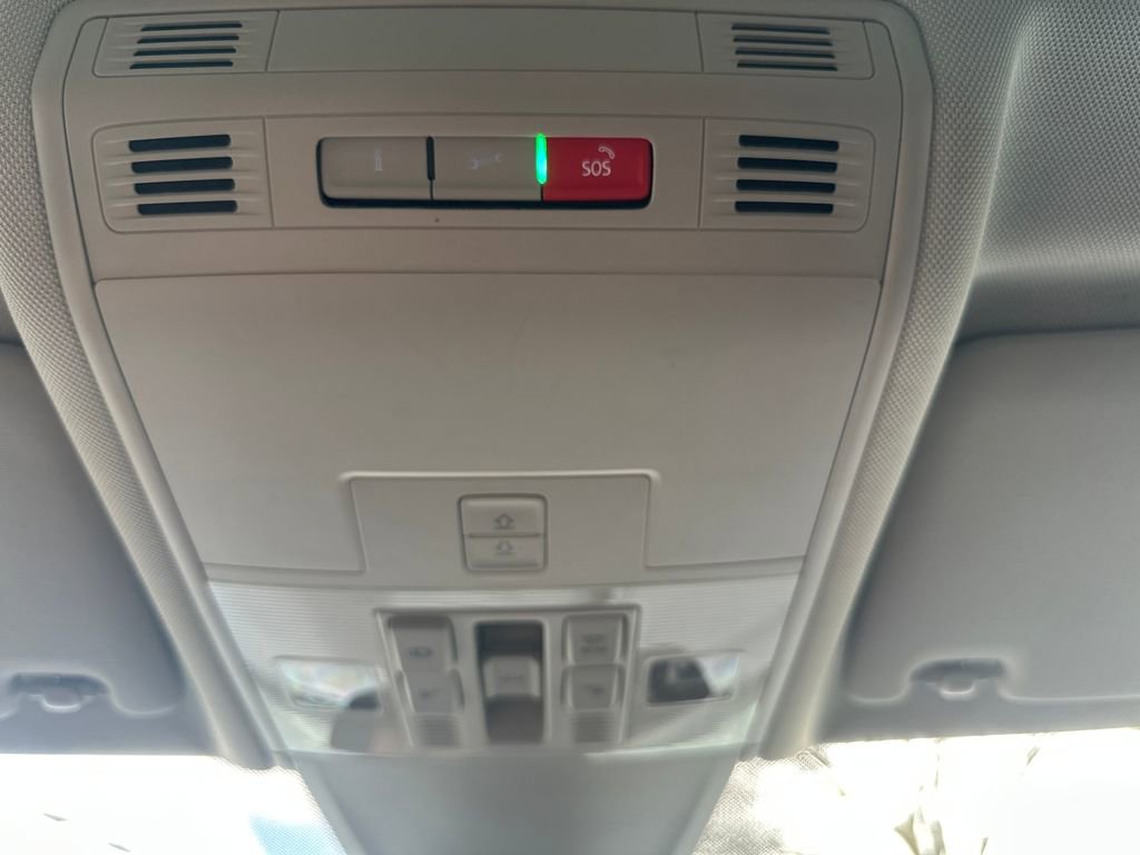 Used 2022 Volkswagen Tiguan SE image 25