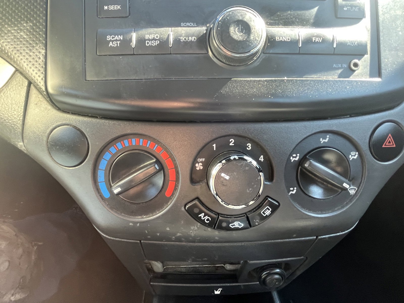 Used 2009 Chevrolet Aveo LT image 11